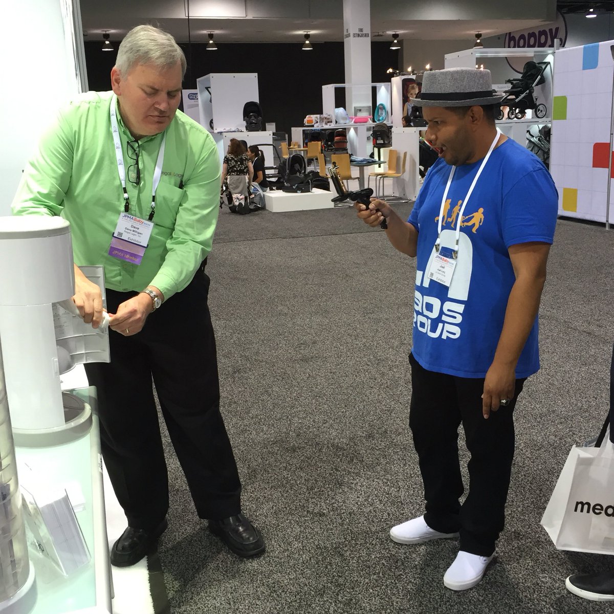 DiaperDekor's tweet photo. Let us show YOU how to #StepDropDone at @AnaheimBabyShow #BOOTH639 #RegalLagerBrands #JPMABabyShow #AnaheimBabyShow https://t.co/piVbUt4OYp