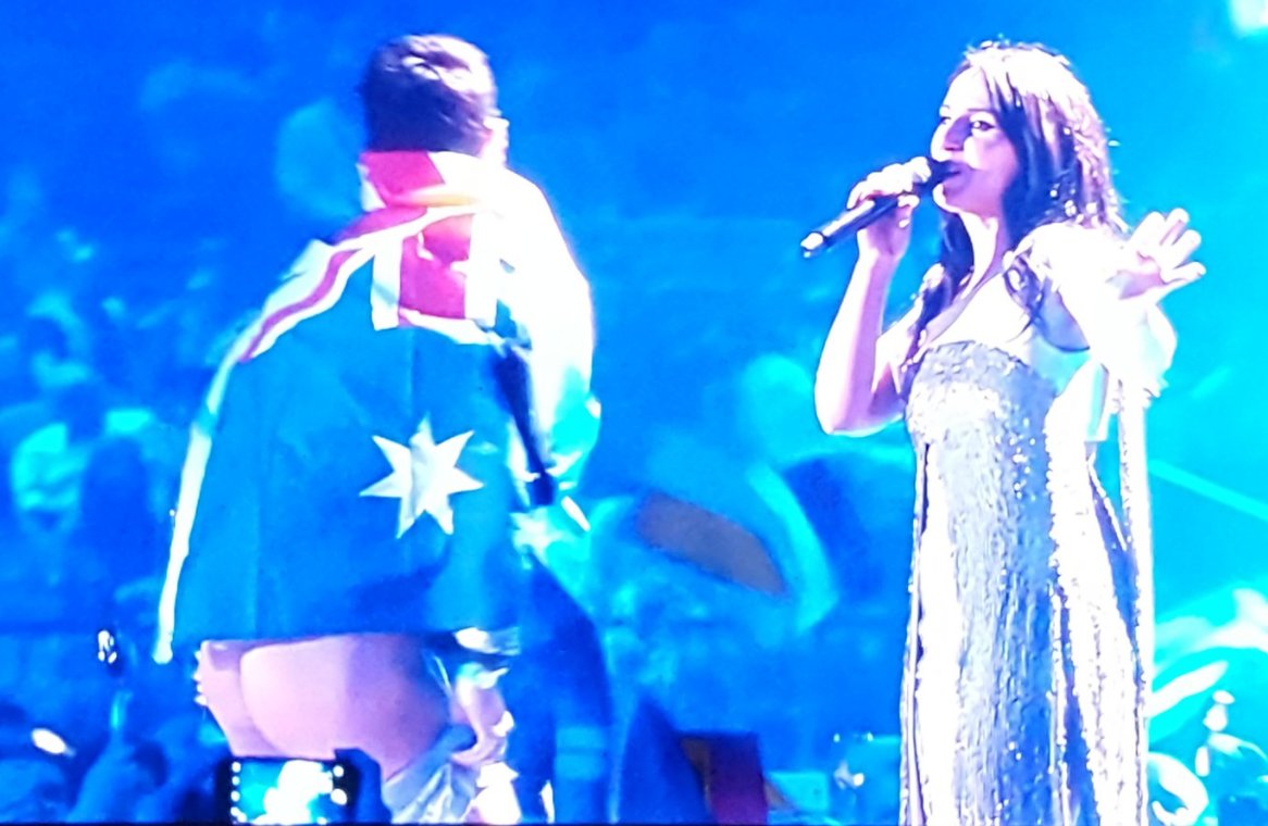 and with that swift but firm booty shake - australia were never invited back #Eurovision