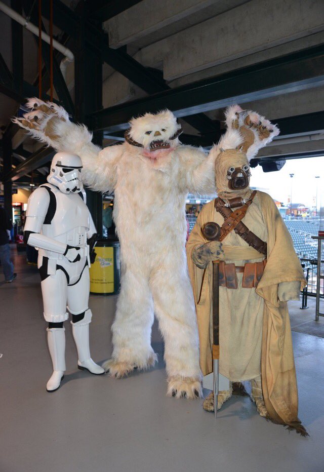 Rain delay, expected start time 7:05 #starwarsnight #maytheforcebewithyou #awshuckscorn 🌽