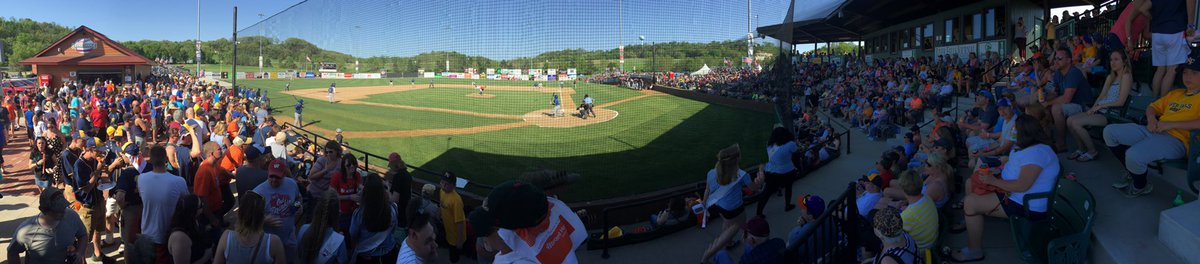 kcwiersma's tweet image. Gotta say, this barnstorming game is pretty sweet! @StPaulSaints @FNBRF @FNBRFField #riverfalls