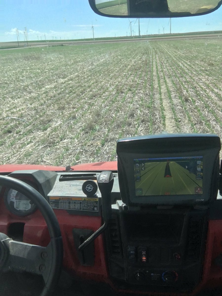 cowsncornag's tweet image. #lastpass of #Spray17 on our @PulseUsa Nettie Field pea @MonsantoBioAg innoculant #testplot in front of the shop!