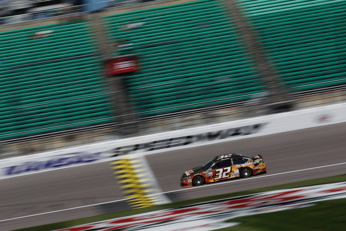 GoFasRacing32's tweet image. Retweet if you're cheering for our @incrediblebank team tonight!

....and make sure to keep voting for @mattdracing!
nascar.com/fanvote