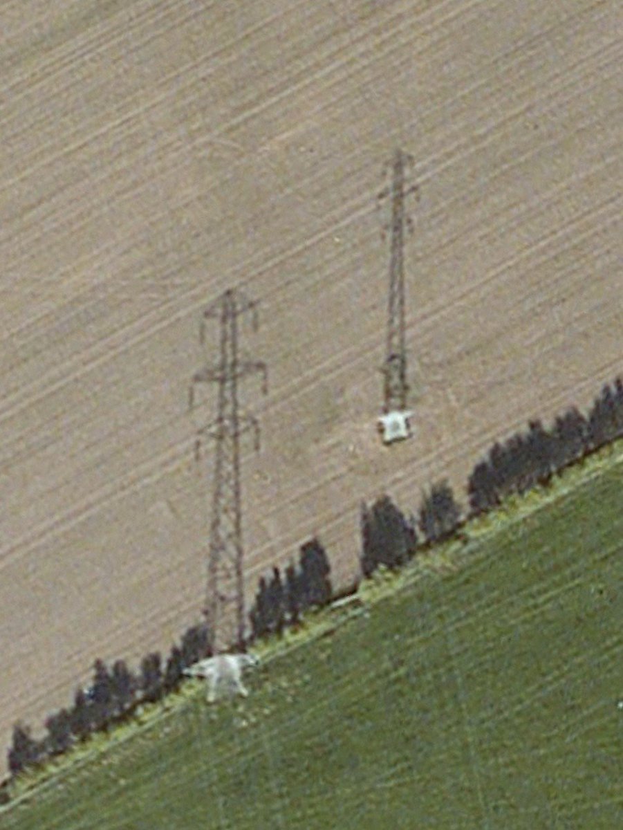 ACT_ANTI_PYLONS's tweet photo. WHAT NEW EVIL IS THIS? TWINNED BIG/SMALL #PYLONS! https://t.co/SeHPtriNlt