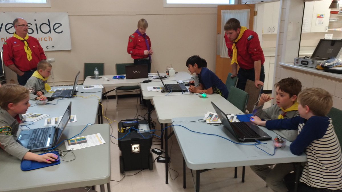 68thScouts's tweet image. Lots of fun with 70th London cub pack working with scout robot!!