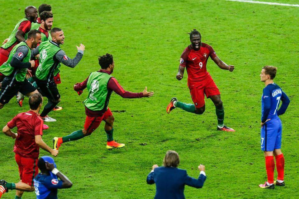 jotinhalopes31's tweet photo. Respeitem a história dos tugas 🇵🇹🇵🇹👏 https://t.co/xBwcC1w8mv