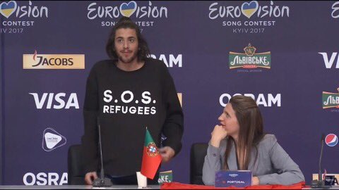 Recordatorio de que Salvador quería llevar esta sudadera y no le dejaron por el mensaje "político" #Eurovision