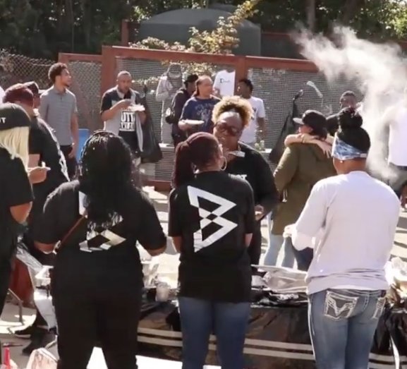 BleacherReport's tweet photo. Beast Mode threw an epic block party after signing with the Raiders

🎥: https://t.co/lRHjHVOFzl https://t.co/oS5KI1i8gw