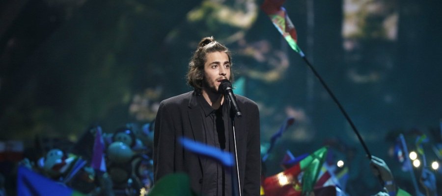 sextaNoticias's tweet photo. Portugal gana #Eurovision; Manel Navarro se vuelve a España con un gallo, cinco puntos y en última posición https://t.co/1XExJDaQh0 https://t.co/UAmjMFAhAt