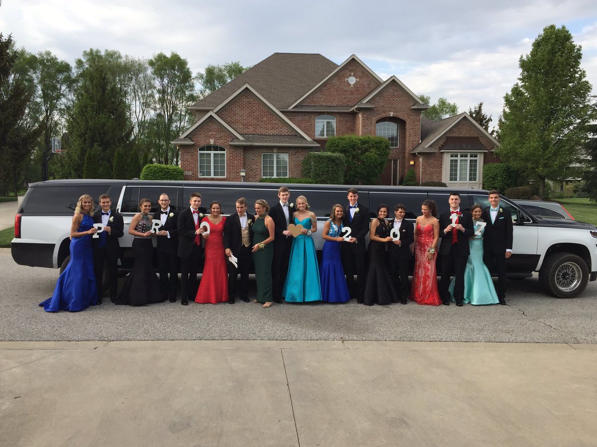 _Breaking_Brad's tweet photo. @Tyler_Miller98 @41smithRiley #teamsuccezz #Pennprom2017 https://t.co/4u2iTlzI88