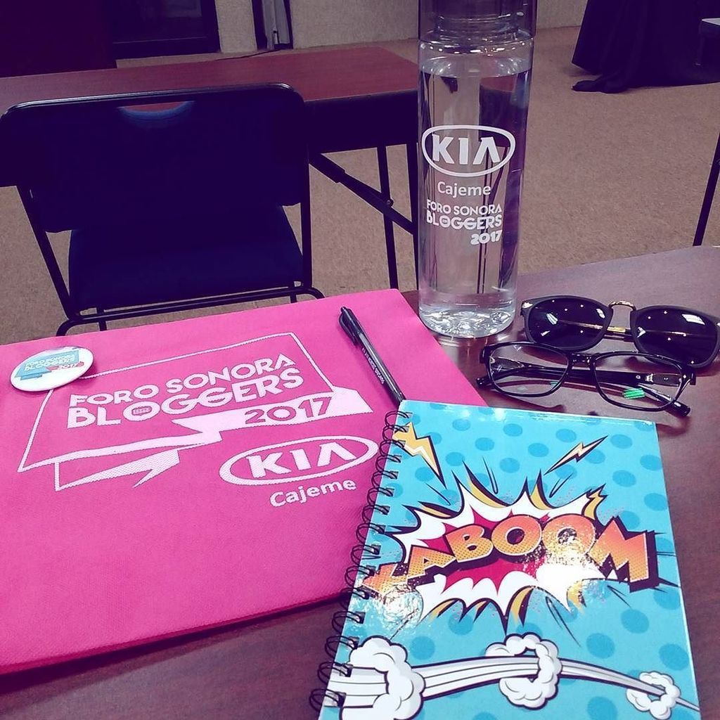 ClarissaValgom's tweet photo. Kit de supervivencia @sonorabloggers 🤘 #Blogger #lifestyle #MiDiarioVivir #SonoraBloggers https://t.co/bxqbMxYZEx