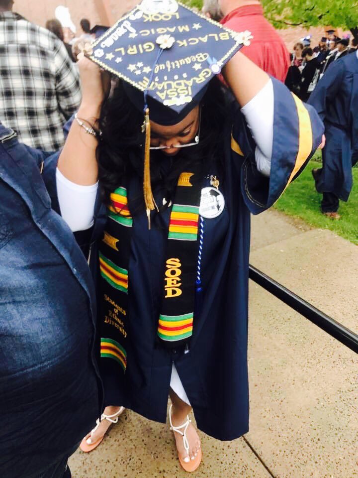 imdinahs's tweet photo. I GOT MY BACHELORS DEGREE TODAY 🎓🎉 #BlackGirlMagic #issacollegegrad https://t.co/mpm7g7kMq8
