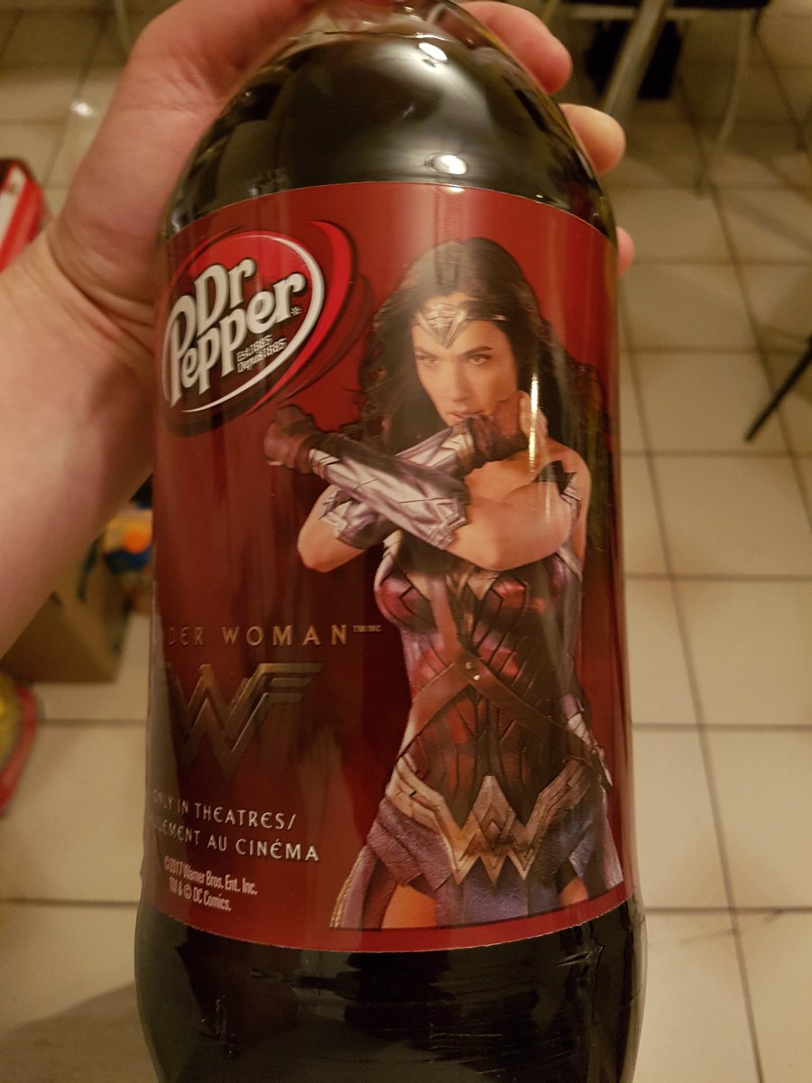 letsbench_eli's tweet photo. @GalGadot Gal gadot is in my  house https://t.co/QcqrHwsSjV