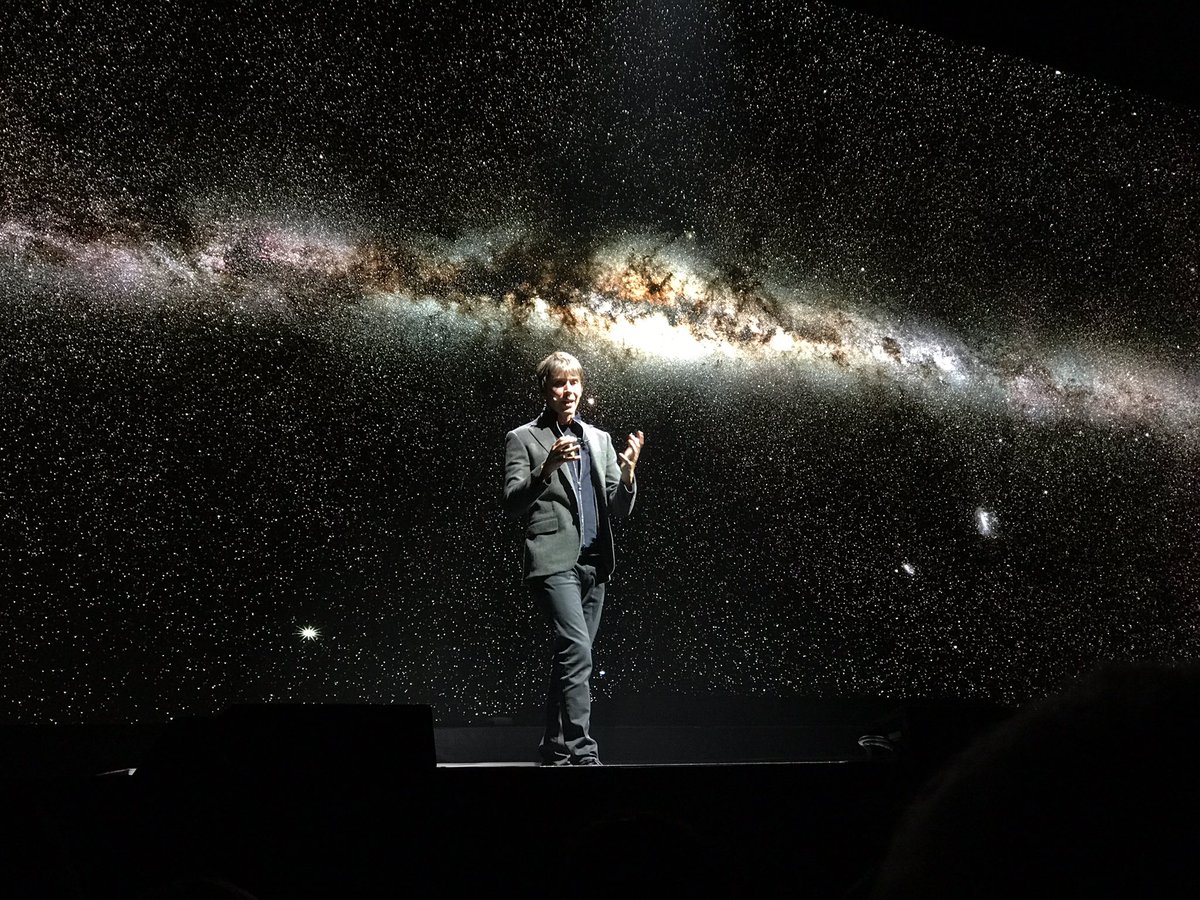 Chameleon360's tweet photo. @briancoxlive @ProfBrianCox Atoms studying atoms! Thank you for a mind blowing evening! https://t.co/7uG3XwB7j8