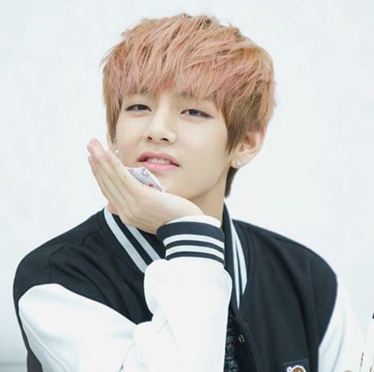 sltaekvixx's tweet photo. Taehyung is beautiful.
I vot for @BTS_twt for the Top Social Artist award #BBMAvotes2017 #btsbbmas https://t.co/SrDp05lqUM