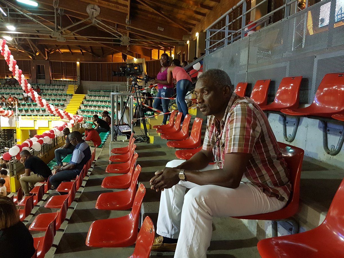 ville_sinnamary's tweet photo. En ce moment au #progt l'élu au sport Jean-Claude #Horth encourage l'équipe #usSinnamary qui joue contre la #gaulloise #guymargua https://t.co/LkdfkfSm2f