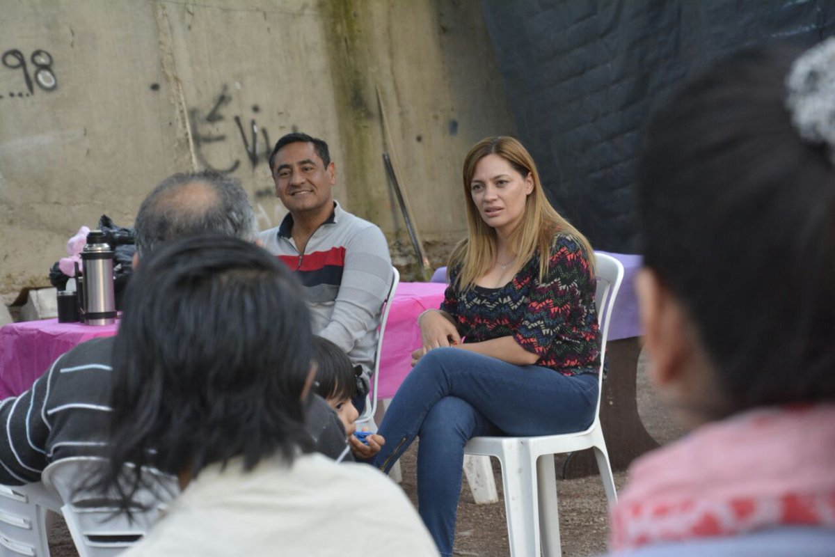 MarcelaBanos's tweet photo. Compartimos una grata reunión con los vecinos del barrio Yacampis, gracias María por la invitación! @QuintelaRicardo https://t.co/coUlDF0u7Q