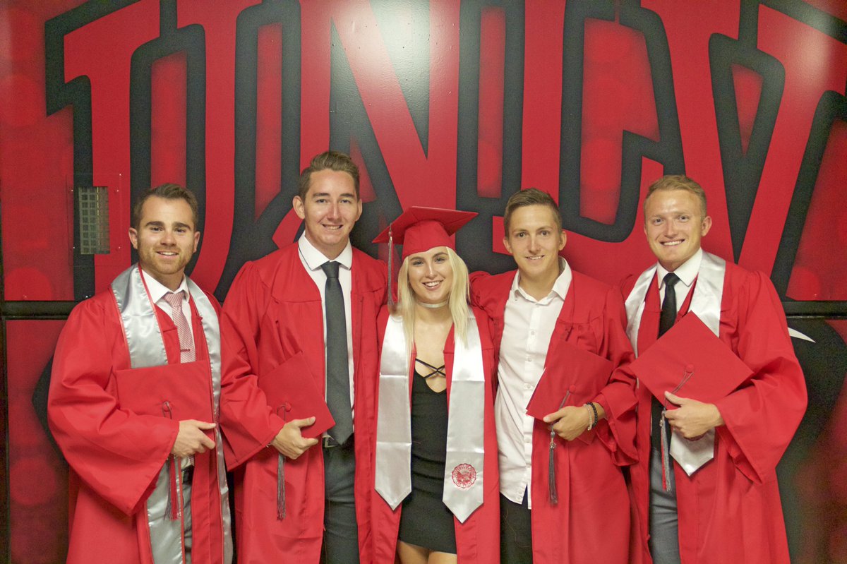 UNLVgameops's tweet photo. Congratulations to our five #UNLVgameops members who graduated today. #ClassOf2017 #UNLVgrads #Alumni #STUDENTworkers https://t.co/Fffd3rQ8c2