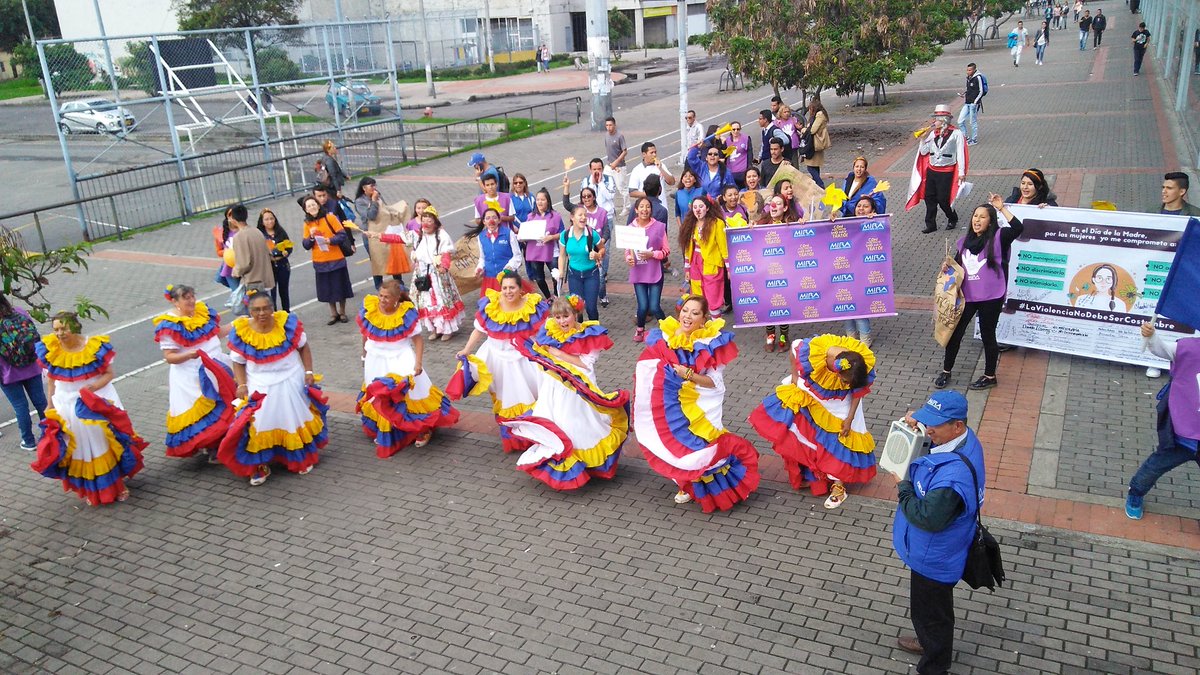 rcsandra's tweet photo. Gracias a @JuventudesMIRA #kennedy #Carvajal @JuventudFest16 por su valioso apoyo y acompañamiento #AlertaNaranjaElDiadelaMadre 👏👏 https://t.co/QYQc4fox6q