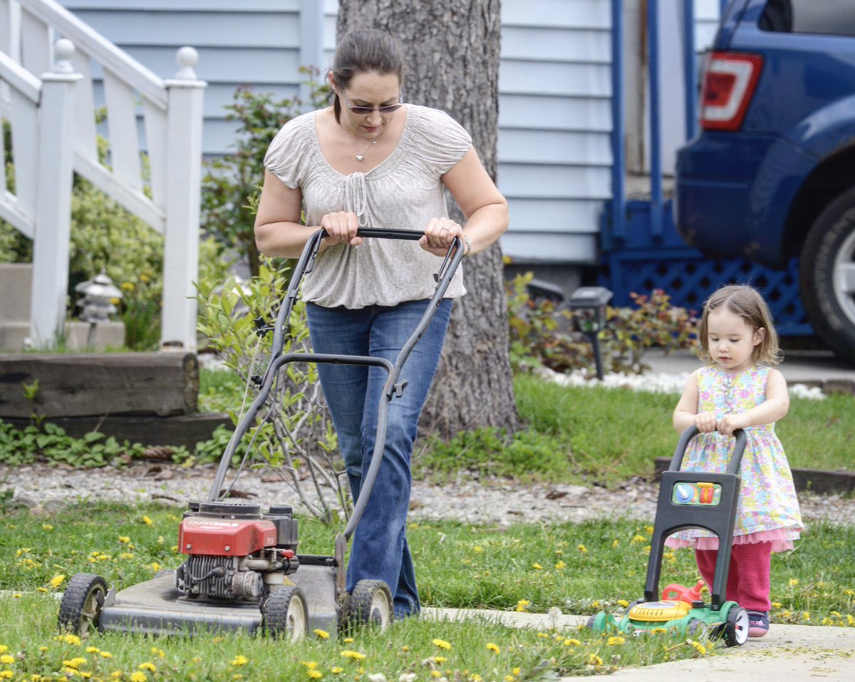 JLRenn's tweet photo. Helping mom cut the grass with your new lawn mower the day before Mother's Day!  #moms #helpinghand #daughters #HamOnt https://t.co/6fE9bdZ8jm