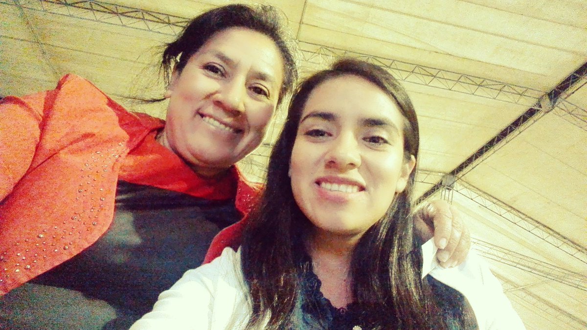 karit_27's tweet photo. #mamavillaunion 
Con una madre que a pesar de todo estará conmigo 😘😊 https://t.co/rJ2yeYgMPk