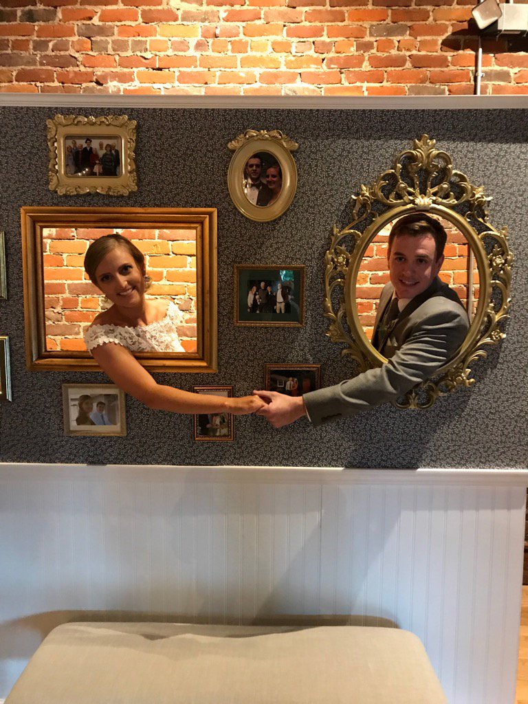 anashaw's tweet photo. #jordanandkyledowntheaisle #mrandmrs 
#dranddr https://t.co/p5AOsAt3Yp