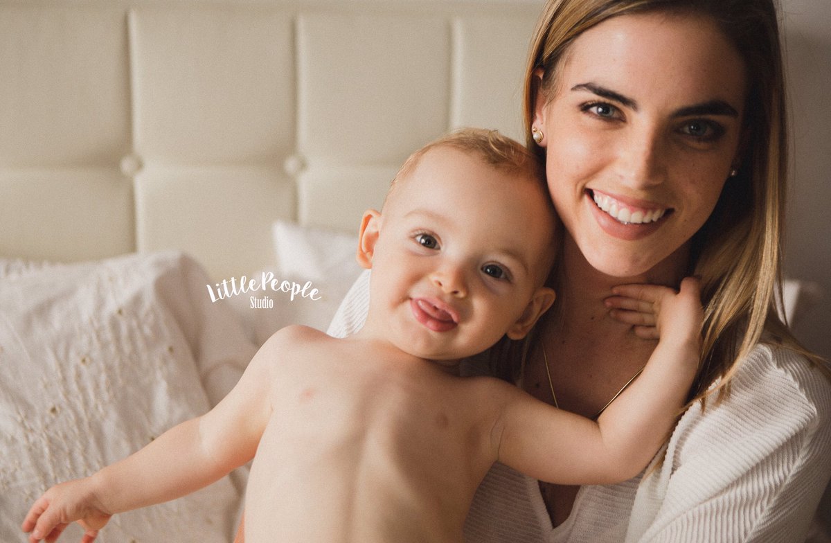 manuelagarridol's tweet photo. Que pasen un lindo dia mañana todas esas mujeres que tienen la suerte de ser mamás! ❤️❤️❤️ https://t.co/fxN7WoFukC