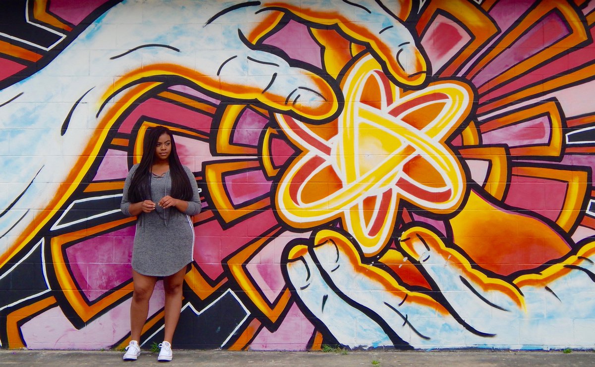 madimacmc's tweet photo. Atoms are what make us all matter. #streetart #science https://t.co/WbY6XYfy2N