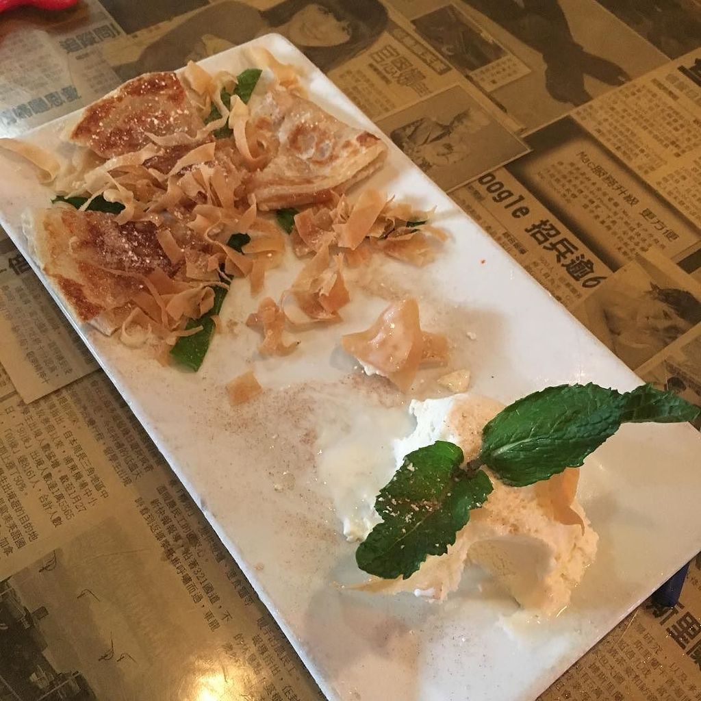 bigheadcustom's tweet photo. Cinnamon Roti for dessert with Vanilla Ice Cream โค๏ธ #hawkers #saturdaynight #winterpark #bigheadcustom #jewelry #pendants #pendy #bling #swโฆ https://t.co/NEYFzIniuu