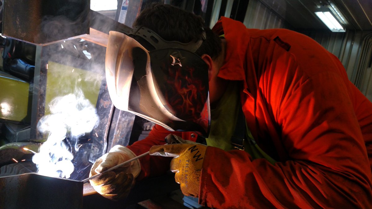 #buildingamerica #constructionjobs  #Construction #welding  not here to look &amp; learn I'm here to turn &amp;burn