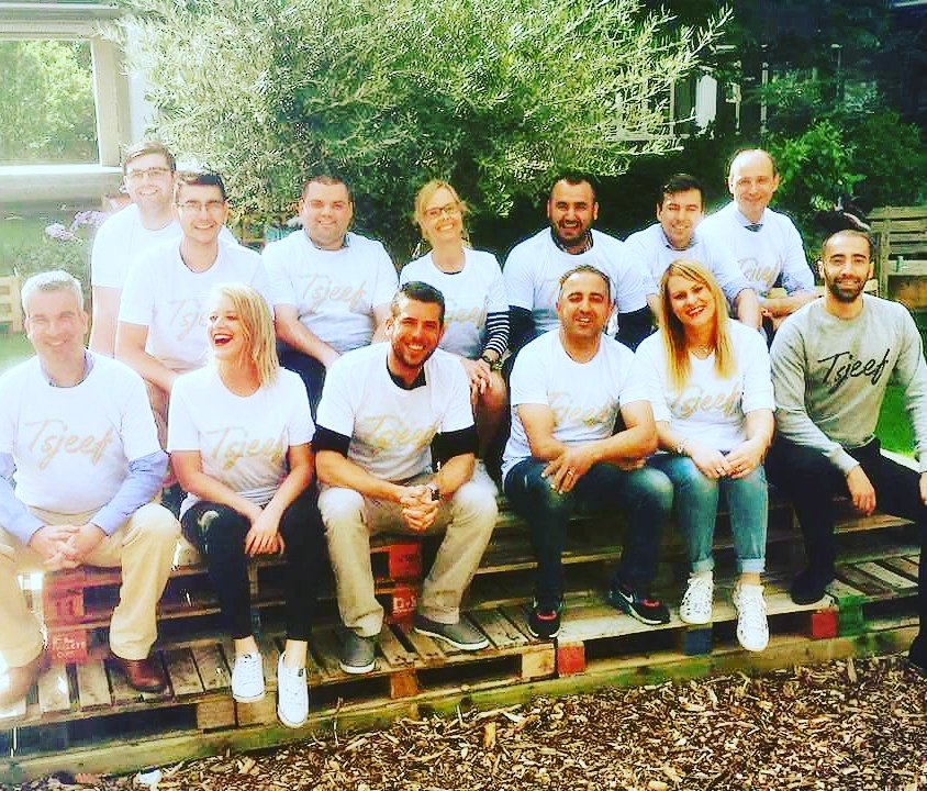 CDenVGENK's tweet photo. JongCD&amp;VGenk kreeg als grootst stijgende afdeling 2017 de 1ste t-shirts vd nieuwe kledinglijn! Getest &amp; goedgekeurd, ze zijn tsjeefproef! https://t.co/NQvVvNvxPV
