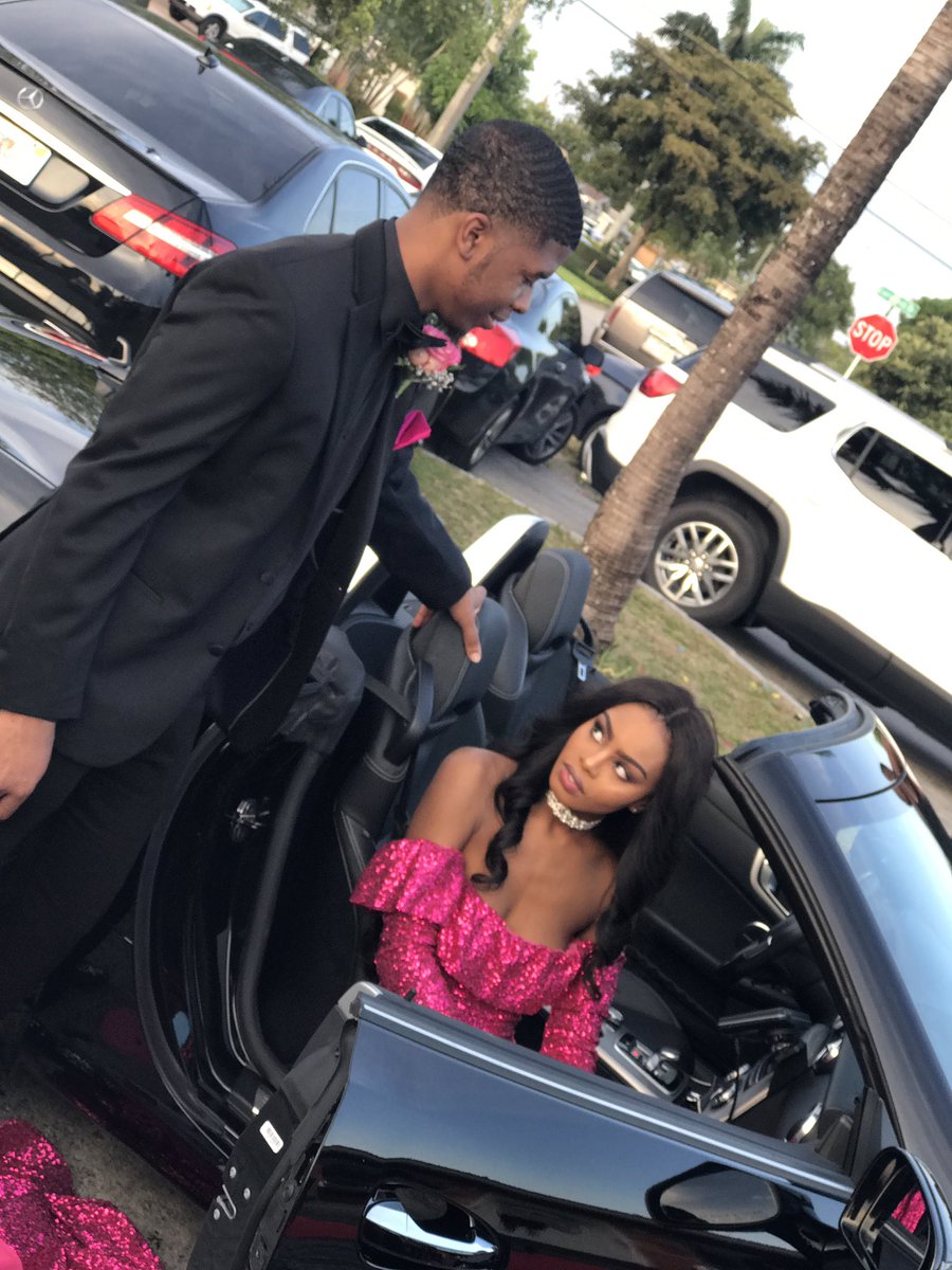 _SHUKK's tweet photo. It's only right 💖 #Miramarprom2k17 https://t.co/KetAf0nycn