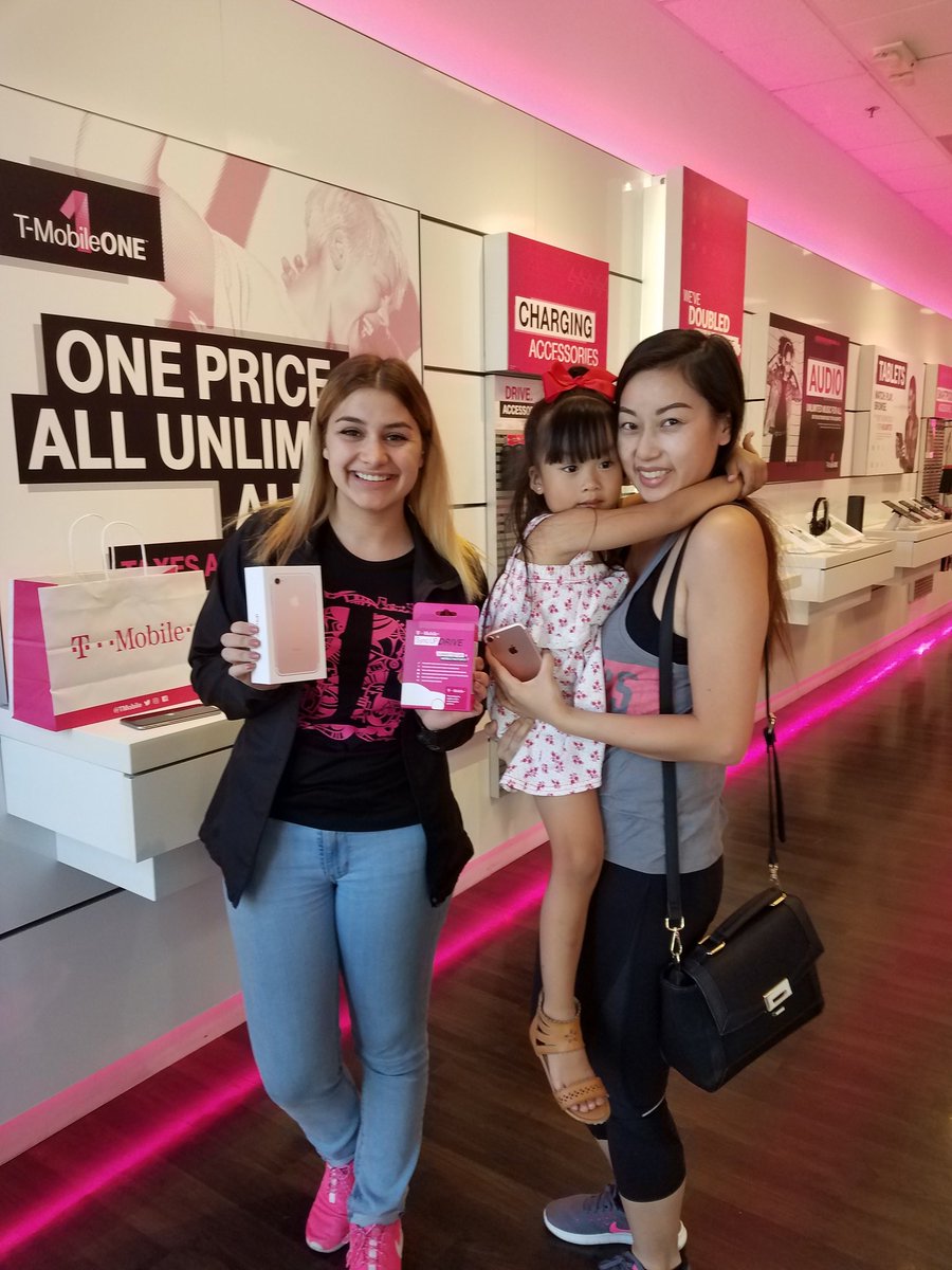 danielleTmobile's tweet photo. Upgrade + sync up drive=Goals! @tonyp1174 @dabidthegoliath @CMeach84 @tommyhheng @anthonyheng82 #HammerTime🔨 https://t.co/n4SdV5eMjw