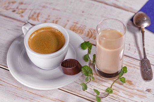 YoYoJumilla's tweet photo. Nada como empezar un #Domingo desayunado con un buen café y unas ricas tostadas de #YoYo
😎😋😉
#DesayunosYoyeros #Descanso https://t.co/joJ4huUguh