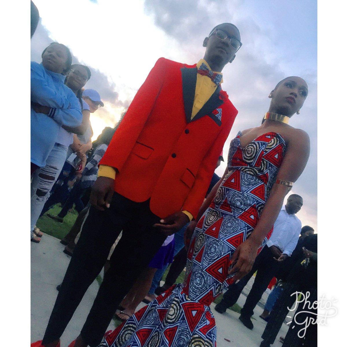 vibewjaii_'s tweet image. this was only our junior prom 😌🤷🏾‍♀️.. my boy matched my flyyy 😍✨