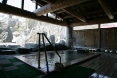 Release リリース 公式 新潟県糸魚川市にある 焼山温泉 清風館 は日本海唯一の活火山 焼山のふもとにある秘湯の一軒宿です 源泉掛け流しの温泉は アルカリ性の湯で 古い角質をおとす美人の湯と言われています 日帰り入浴も行っていますので 気軽に