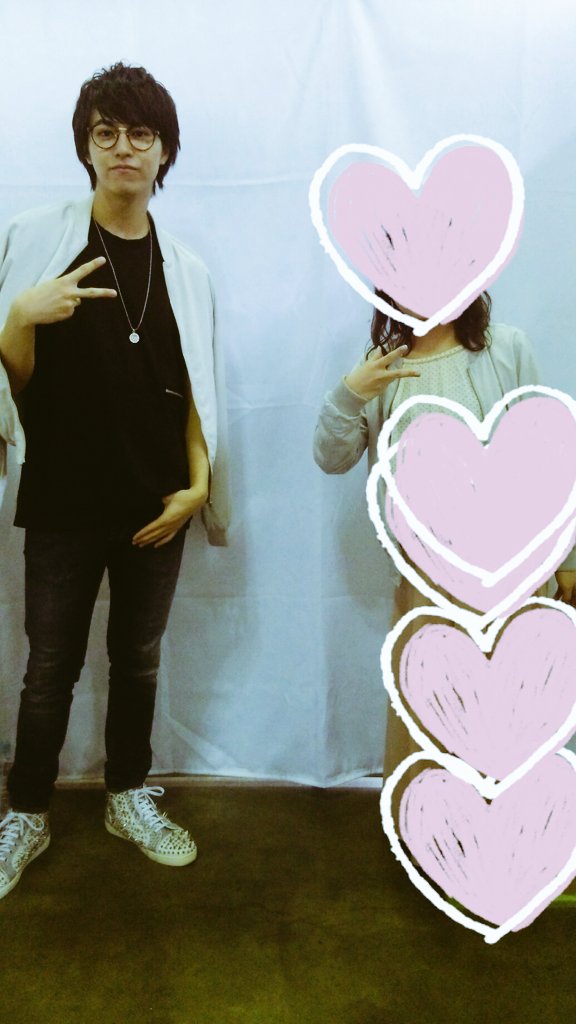 siopuuu71's tweet photo. 名古屋タカシ２部
タ お願いしま～す
陽  お願いします！
ス 撮りまーす、３、２、１
タ まって、ポーズさフラミンゴやん！！wwwwwwwww
陽 フラミンゴ！？？ありがとうございました！！

～ブース出る～
私の手がフレミングの法則って言いたかったんだ！！！！！！！！(多分) https://t.co/il7srQBZqT