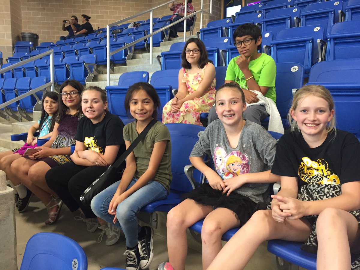 Shabushabugirl's tweet photo. #Fernandezfinearts #bulldogSTRONG #fernandezstrong #togetherwesing https://t.co/hiWkU6XKLn