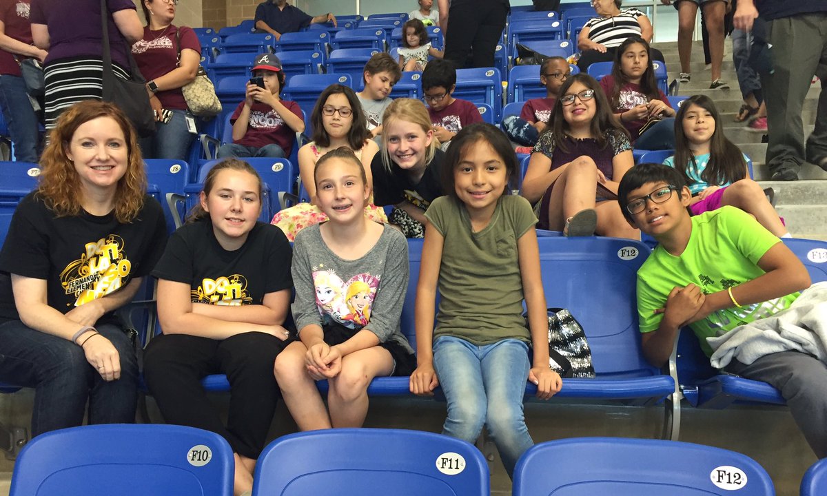 Shabushabugirl's tweet photo. #Fernandezfinearts #bulldogSTRONG #fernandezstrong #togetherwesing https://t.co/hiWkU6XKLn