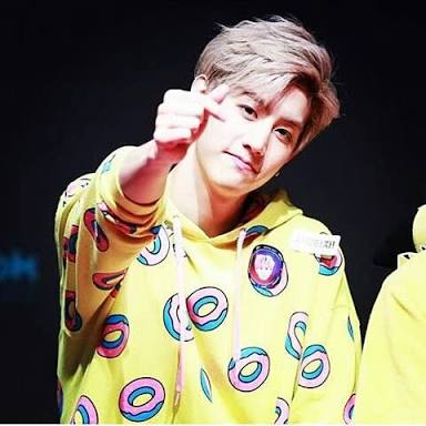 mtuan93y's tweet photo. Maaf telat, Happy birthday upil 💘 https://t.co/JWnJCnzcKa