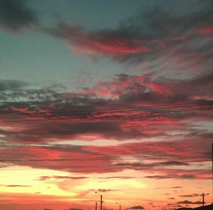 1800555iLLA's tweet photo. Barranquilla tiene cielos bonitos. 🌁🌆🌃 https://t.co/Y6xbk8V0Rq