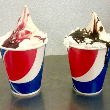EastsideBigTom's tweet photo. FREE Chocolate or Raspberry Sundae, Mother's Day special:12:30 - 6:00. Ice Cream shack only. RT appreciated. #free #icecream #olympia https://t.co/FpIrcH9rAp