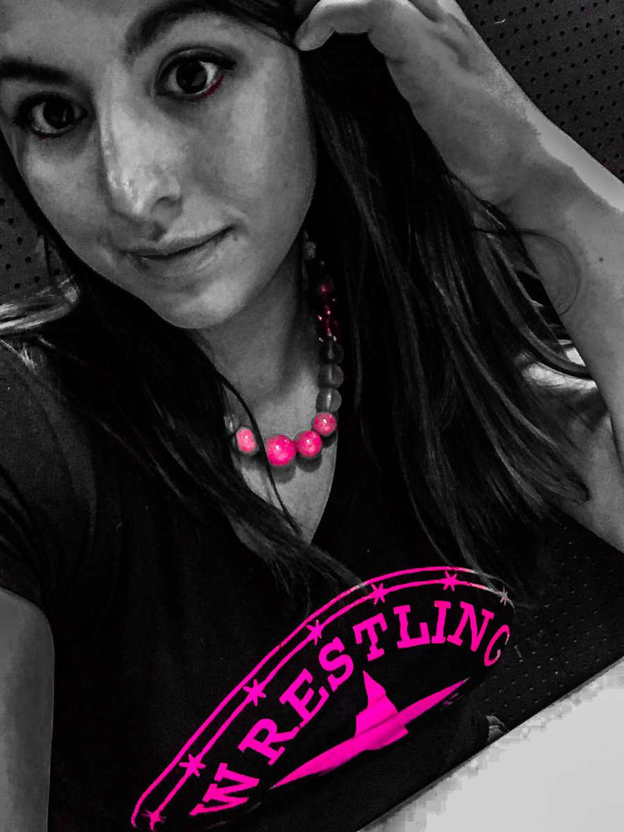 1beautiful_snow's tweet photo. Sometime you support your Dad by wearing his shirt. 🖤 #Wrestling #YeahGurl https://t.co/MtLqXynSi8