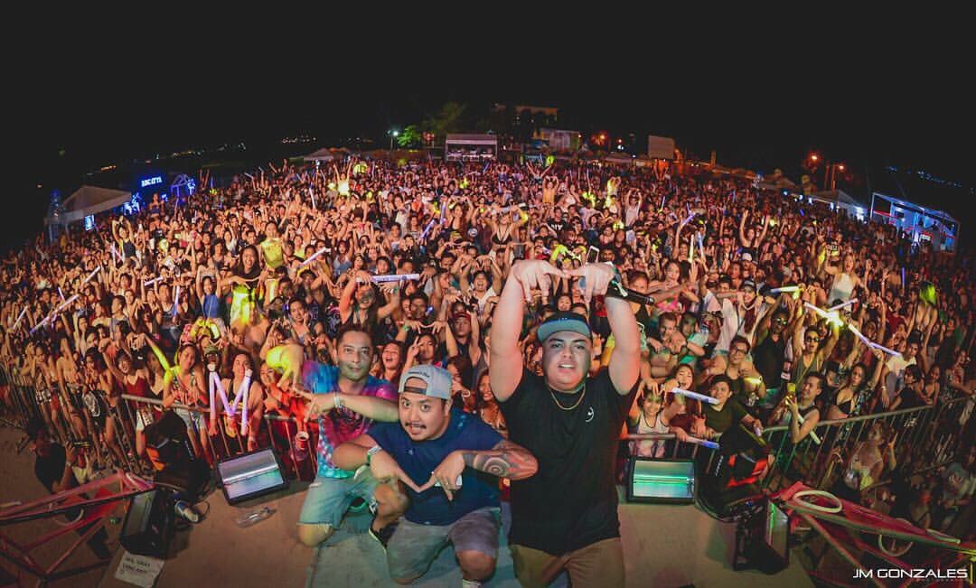 marcmarasigan's tweet photo. THANK YOU, SUMMER SIREN 2017! 

Love your shores. Love OPM. Love your moms. 

#MxMxM 📸 by @TheJMGonzales https://t.co/l2xP6Zz8Jq