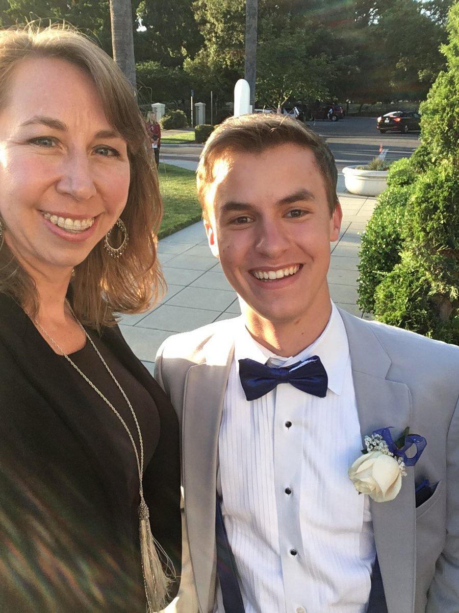 mshesik's tweet photo. Sharpest suit in the house! Looking good, James! #golgcats https://t.co/MRuF1aW5RB