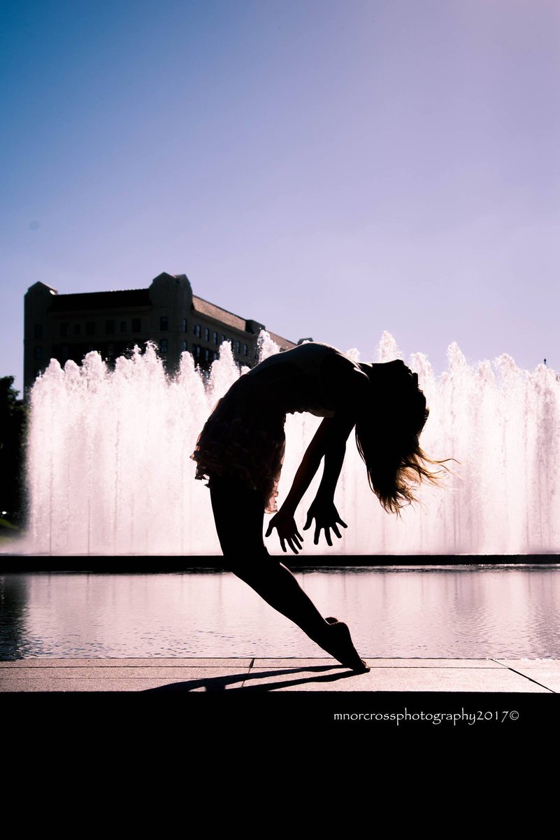 PeopleofCowtown's tweet photo. All the world is a stage. @UnionStationKC #dance #art #visitkc #kansascity #fountain https://t.co/iABrudijCz