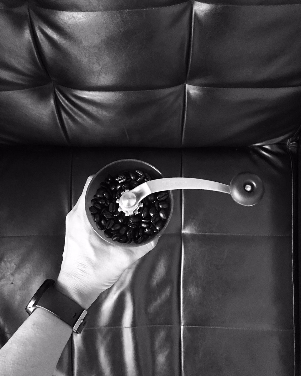 mommew's tweet photo. Grind coffee by hand Is a good feeling #gomew #momew #homestayfamily #coffeechiangmai https://t.co/PBIup2Xnsm