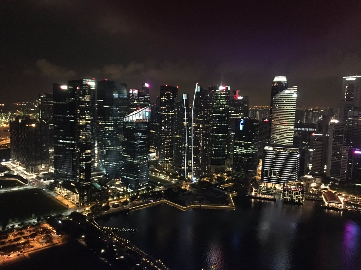 IsabellaBertani's tweet photo. Enjoying the view from the top of @marinabaysands #Flightbar - Last night in #Singapore #IRSGP2017 @ir_global - Off to #London https://t.co/V2fmNzHAv3