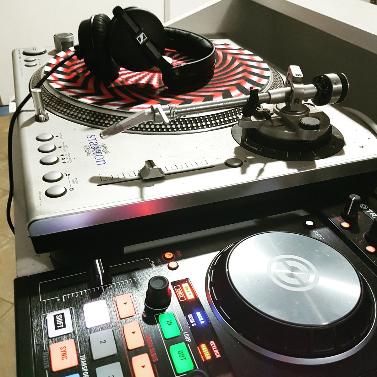 Emesdey's tweet photo. New toy... #HD25 https://t.co/xRifAd7voP