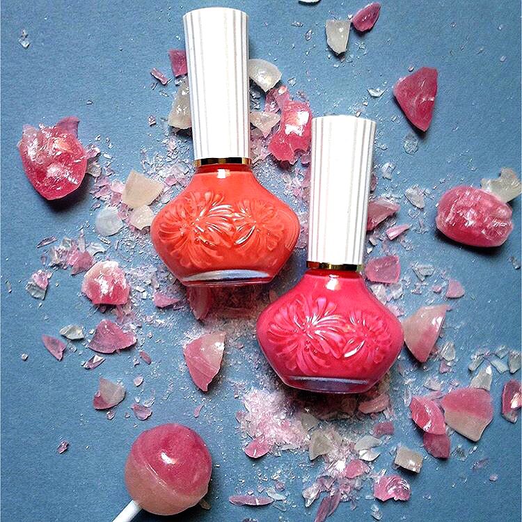 Paul Joe Beaute Jp 母の日 指先を長く美しくキレイに演出するこんな色の ネイル カラーを 花束に添えて 母の日のプレゼント にいかがですか ポールアンドジョー