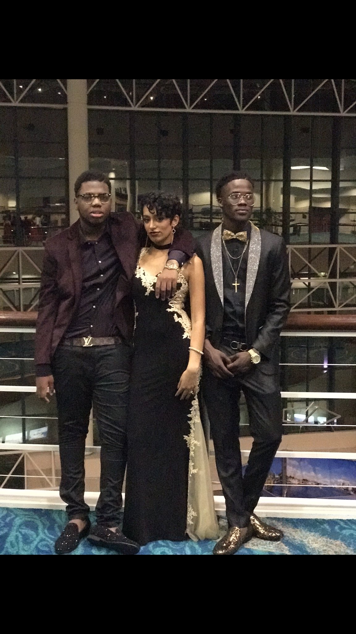 2 pic. Drippin on the regular #miramarprom2k17 https://t.co/QSYX4Ql8Uf